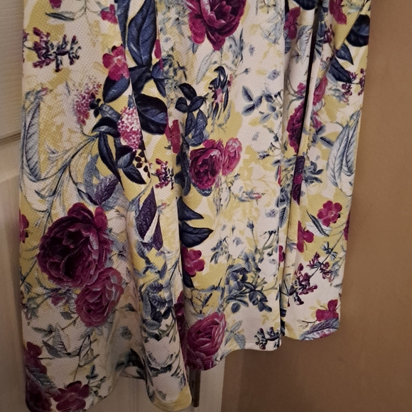 Torrid Floral Crop top and matching skirt NWOT - Picture 2 of 5